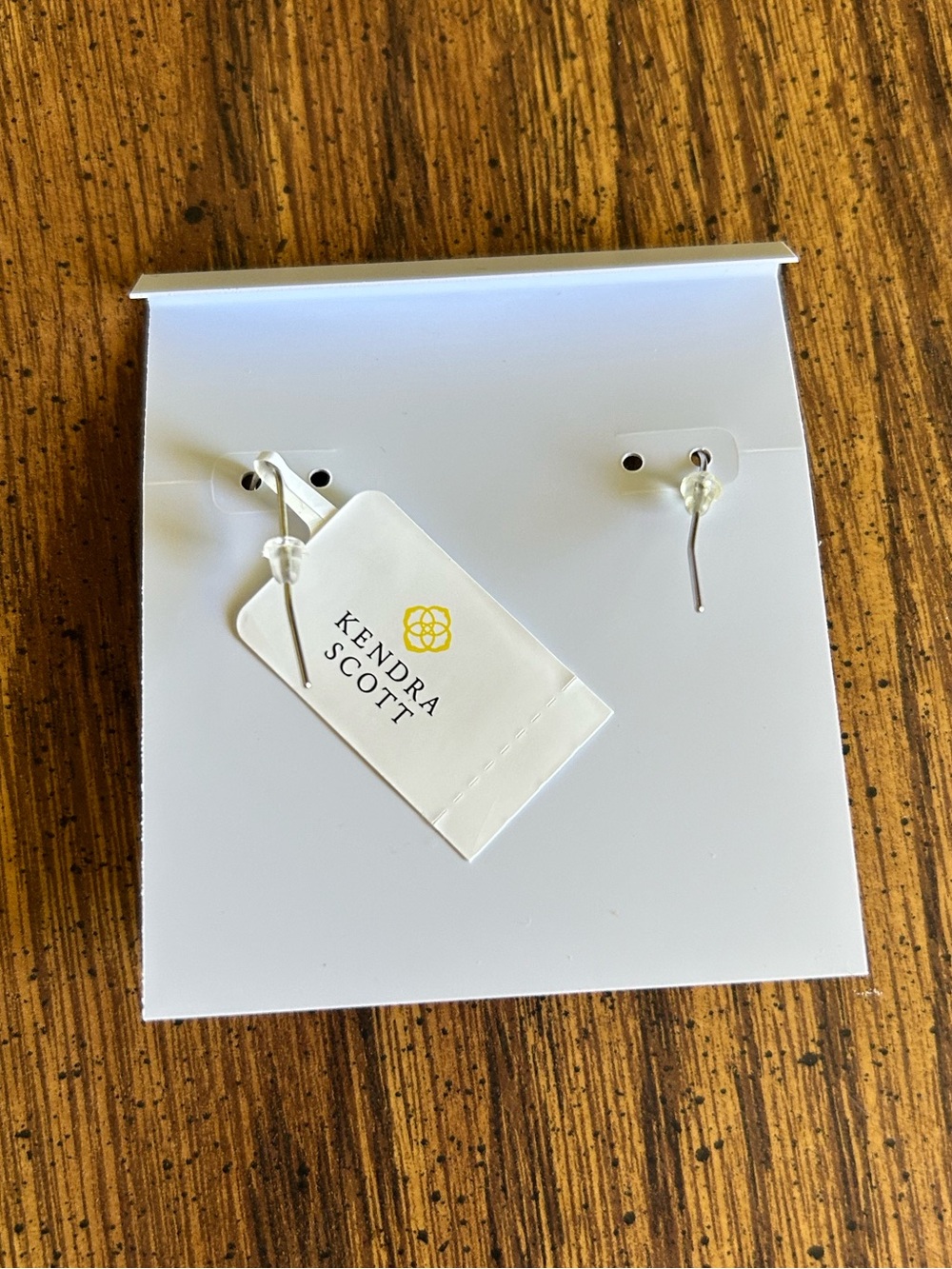 Kendra Scott silver Cynthia bright red opaque glass earrings - Picture 2 of 4